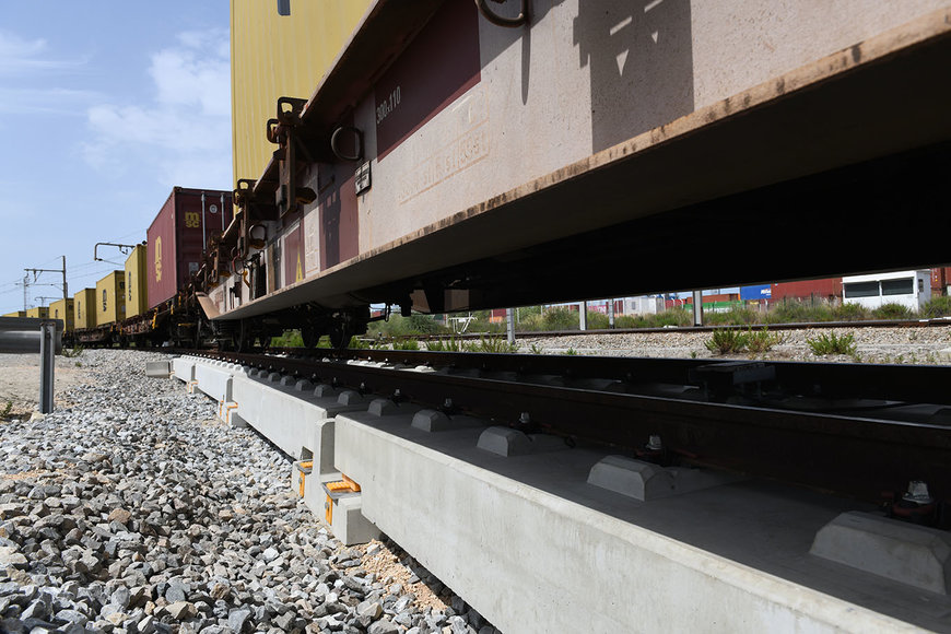 INSTALLATION OF AN INNOVATIVE RAILWAY TRACK DESIGNED BY SYSTRA IN THE PORT OF MARSEILLE-FOS